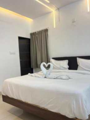 Hotel Shri Gaumukh -near shrinath ji temple ,5 minute walking distance
